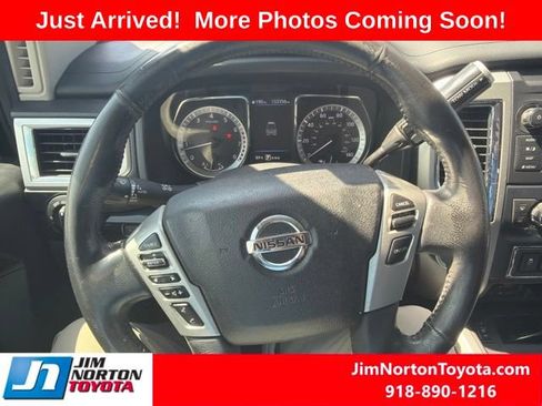 Used 2019 Nissan Titan SV w/ SV Convenience Package RWD image 11