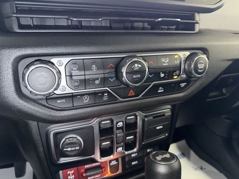 Used 2024 Jeep Wrangler Unlimited Sport AWD/4WD image 21