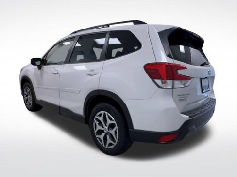 Used 2021 Subaru Forester Premium AWD/4WD image 6