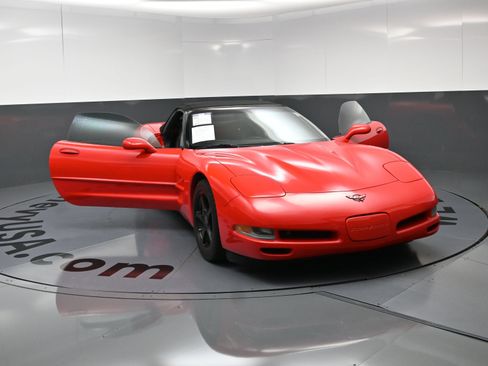Used 2004 Chevrolet Corvette Convertible w/ Preferred Equipment Group RWD image 22