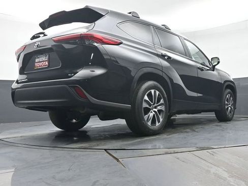 Used 2023 Toyota Highlander XLE FWD image 33