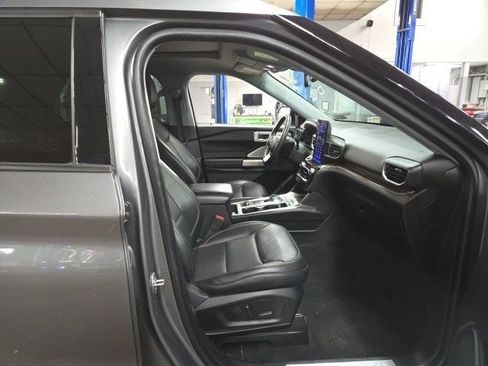 Used 2022 Ford Explorer Limited w/ Limited Technology Package image 27