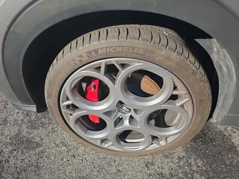 Used 2024 Alfa Romeo Tonale Veloce w/ Premium Interior Package image 6