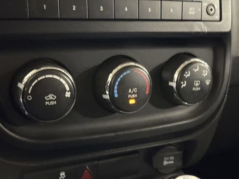 Used 2012 Jeep Patriot Sport AWD/4WD image 15