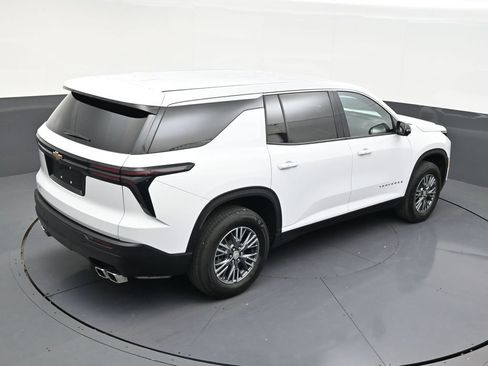 Used 2024 Chevrolet Traverse LS FWD image 17