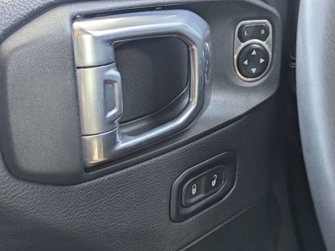 Used 2025 Jeep Wrangler Unlimited Sahara AWD/4WD image 22