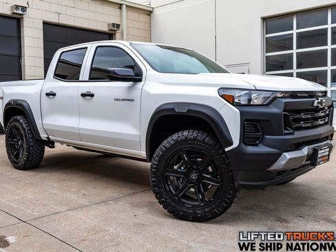 Used 2025 Chevrolet Colorado Trail Boss AWD/4WD image 1