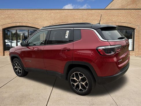 Used 2025 Jeep Compass Limited AWD/4WD image 5