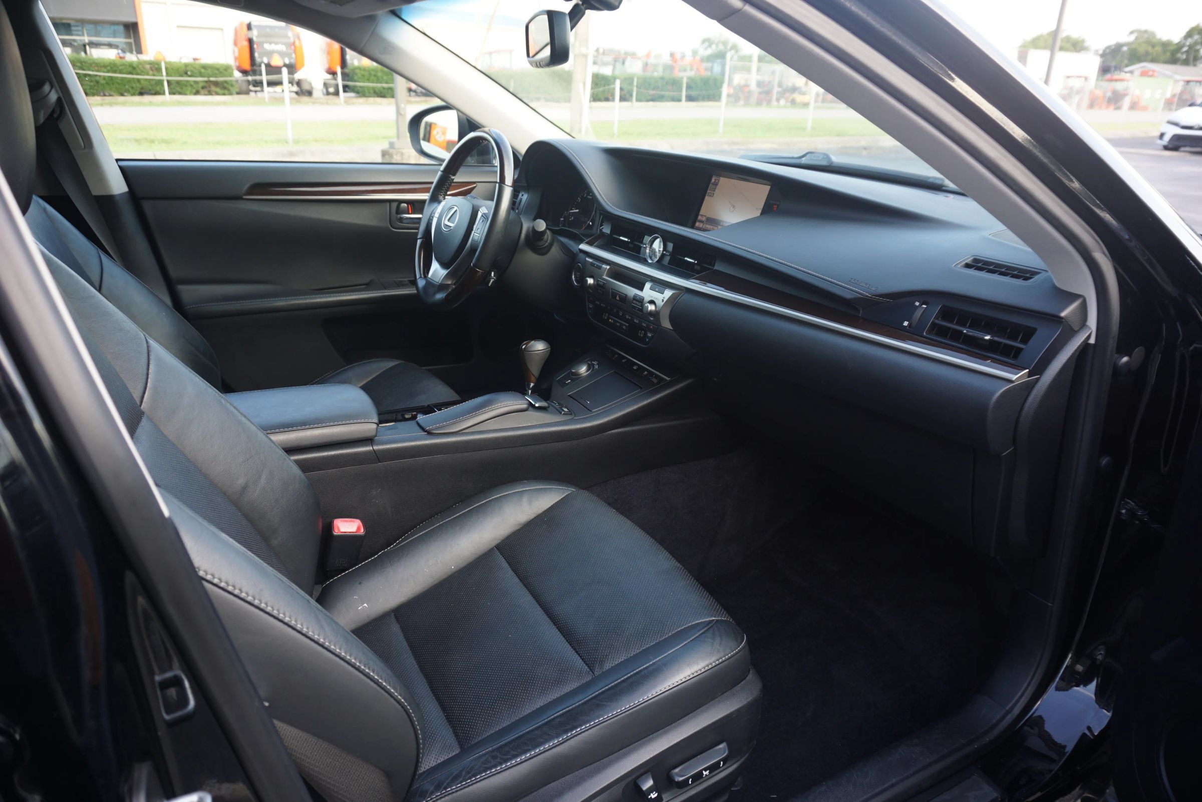Used 2014 Lexus ES 350 w/ Luxury Package FWD image 24