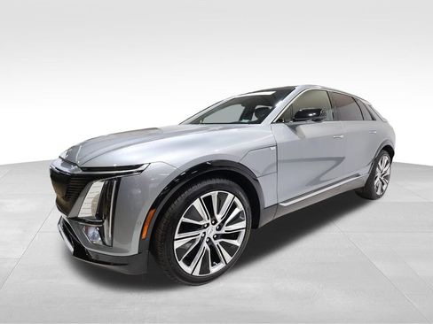 Used 2024 Cadillac Lyriq Luxury w/ LPO, Floor Liner Package image 8