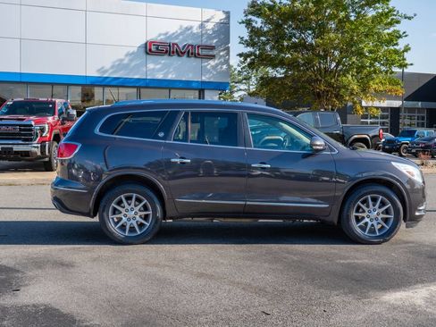Used 2017 Buick Enclave Leather AWD/4WD image 10