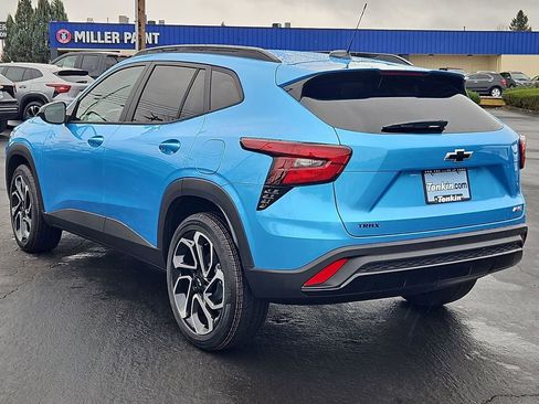 New 2026 Chevrolet Trax RS w/ Sunroof Package FWD image 4