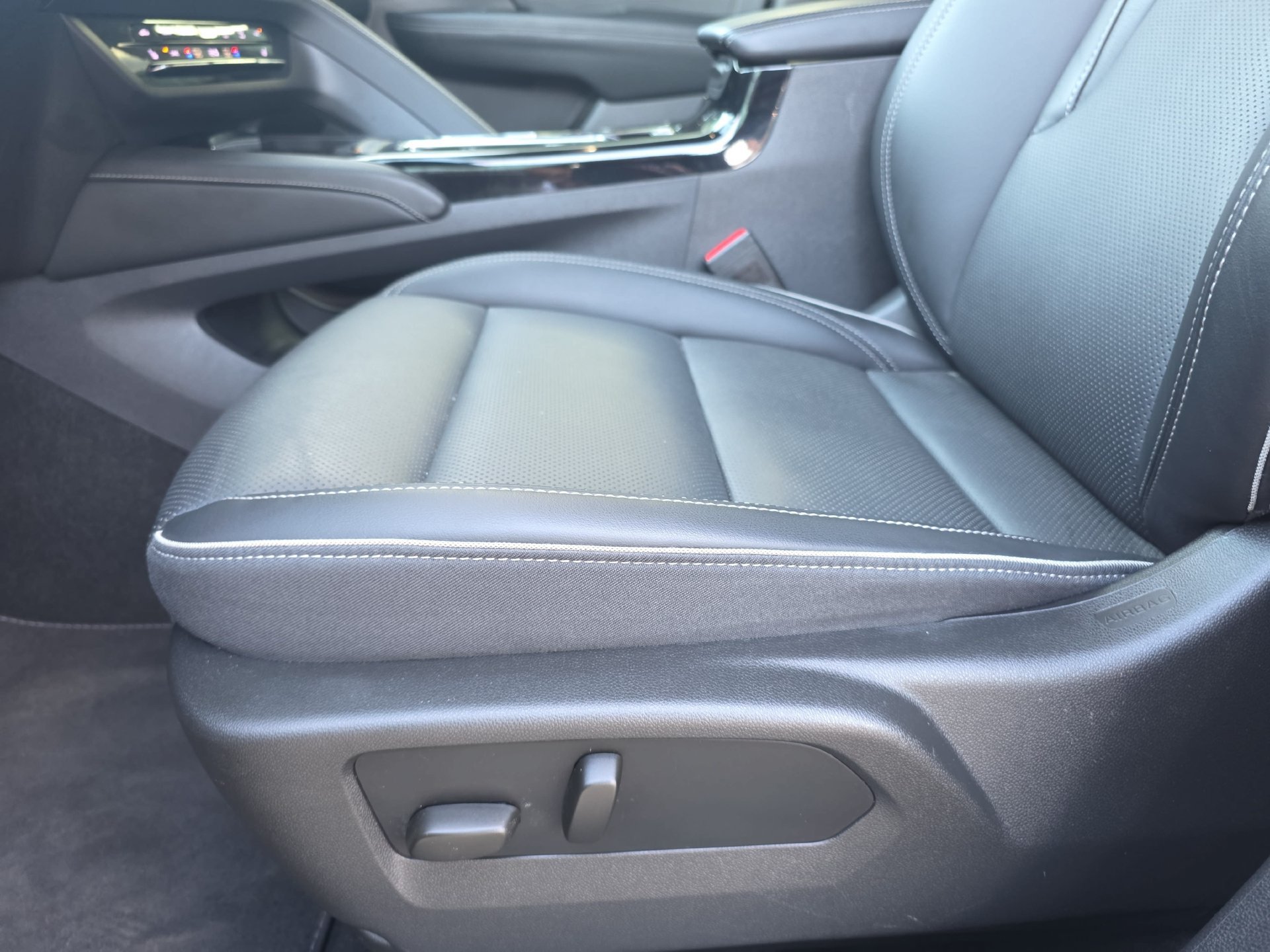 Used 2023 Buick Envision Essence FWD image 28