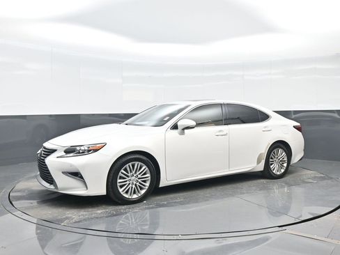 Used 2016 Lexus ES 350 w/ Premium Package w/Wood Trim image 2