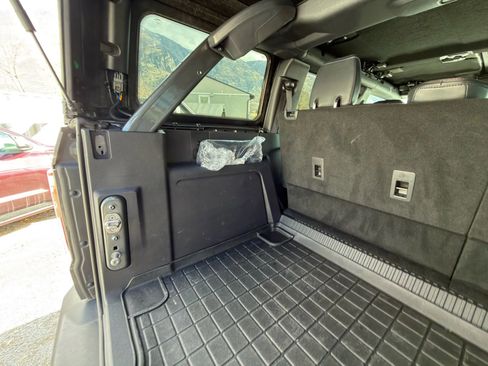 Used 2023 Ford Bronco Wildtrak image 14