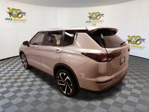 Used 2025 Mitsubishi Outlander SE image 7