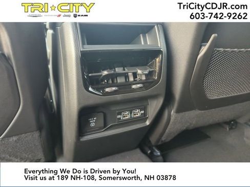 New 2025 Jeep Grand Cherokee Altitude image 40