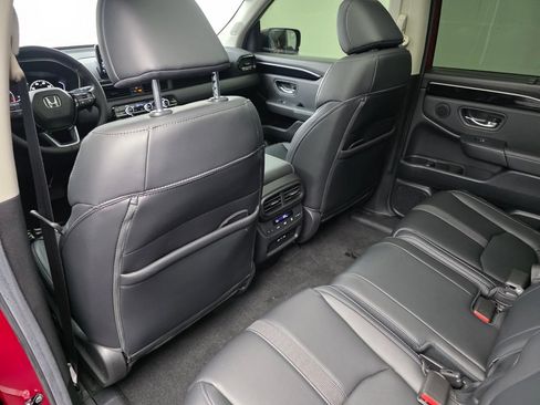 Used 2025 Honda Pilot Touring image 15