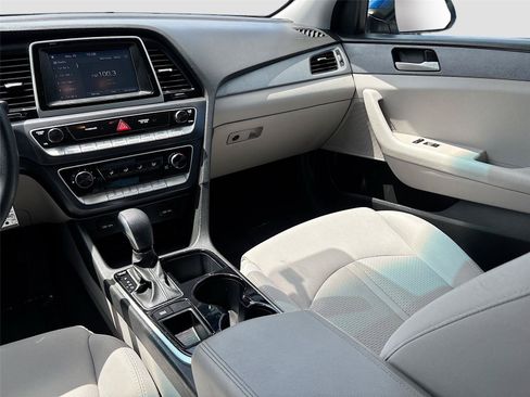 Used 2018 Hyundai Sonata SE FWD image 21