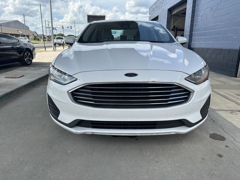 Used 2020 Ford Fusion SE FWD image 2