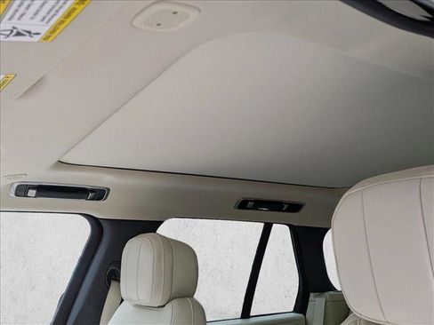 Used 2023 Land Rover Range Rover SE image 13