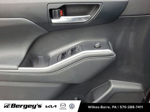 Used 2023 Toyota Highlander XSE AWD/4WD image 14