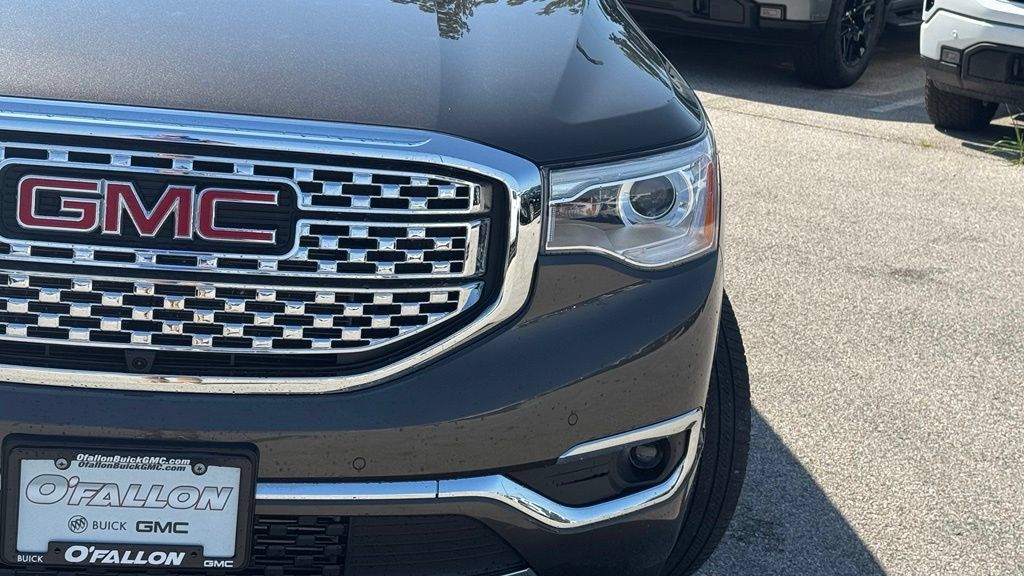 Used 2019 GMC Acadia Denali w/ Technology Package FWD image 8
