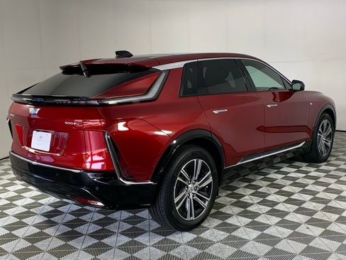 New 2024 Cadillac Lyriq Luxury AWD/4WD image 7