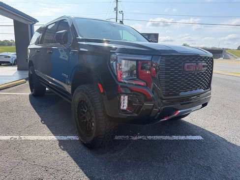 Used 2021 GMC Yukon XL AT4 w/ AT4 Premium Plus Package AWD/4WD image 5