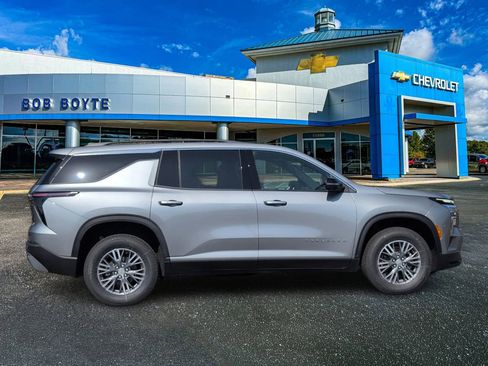 New 2026 Chevrolet Traverse LT w/ Driver Confidence Package image 11