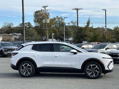 New 2026 Chevrolet Equinox EV LT AWD/4WD image 2