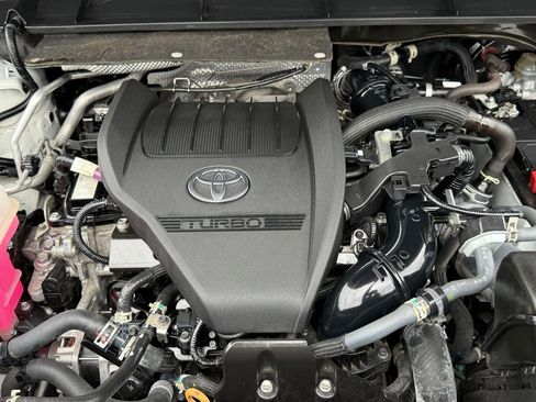 Used 2023 Toyota Highlander XLE FWD image 35