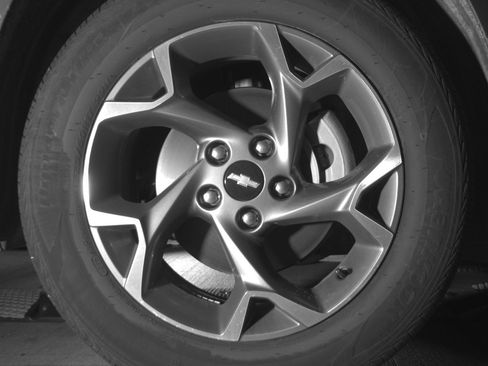 Used 2025 Chevrolet Trax LT FWD image 13