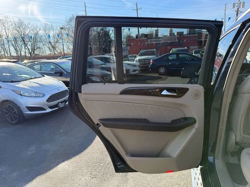 Used 2015 Mercedes-Benz GL 450 4MATIC image 38