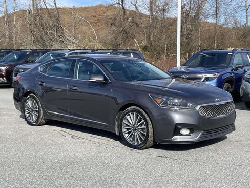 Used 2018 Kia Cadenza Premium image 1