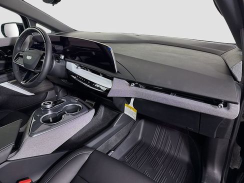 New 2026 Cadillac Optiq Luxury 1 image 30