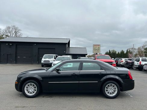Used 2009 Chrysler 300 LX image 6