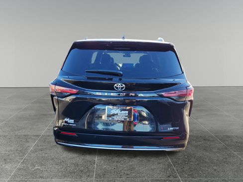 New 2026 Toyota Sienna Limited image 6