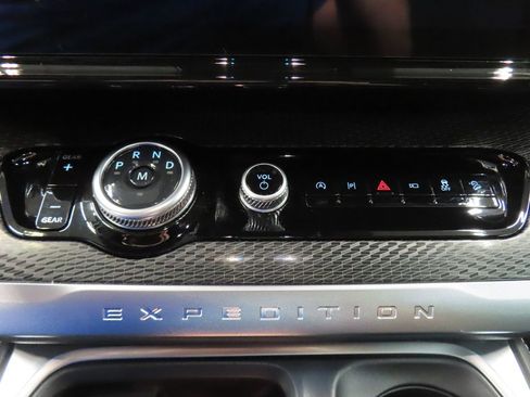 Used 2025 Ford Expedition Platinum w/ Stealth Performance Package AWD/4WD image 68