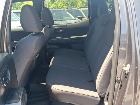 Used 2016 Toyota Tacoma TRD Sport w/ Premium & Technology Package AWD/4WD image 10