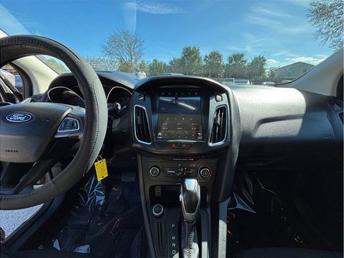 Used 2015 Ford Focus SE image 11