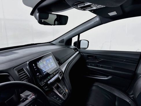 Used 2023 Honda Odyssey Sport image 14