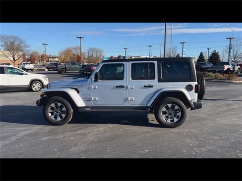 Used 2022 Jeep Wrangler Unlimited Sahara image 5