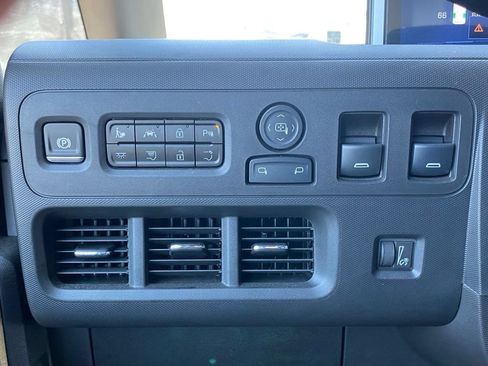 Used 2024 Chevrolet Brightdrop 400 w/ Commercial Equipment Package AWD/4WD image 20