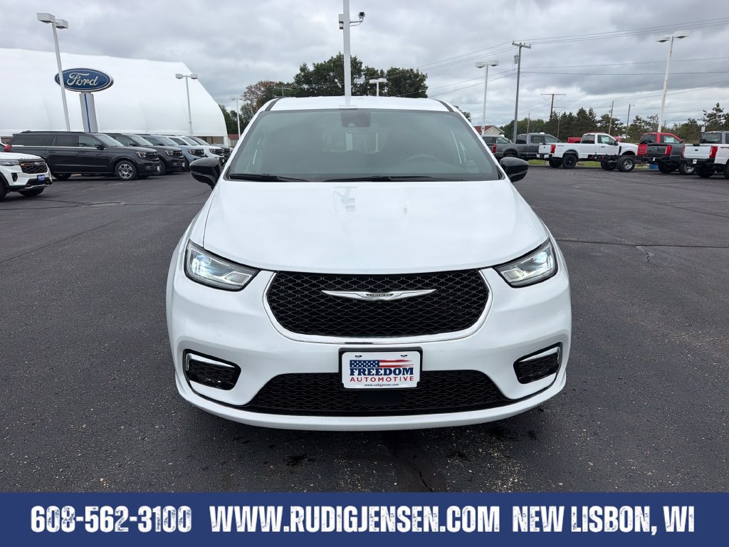 Used 2025 Chrysler Pacifica Select FWD image 8