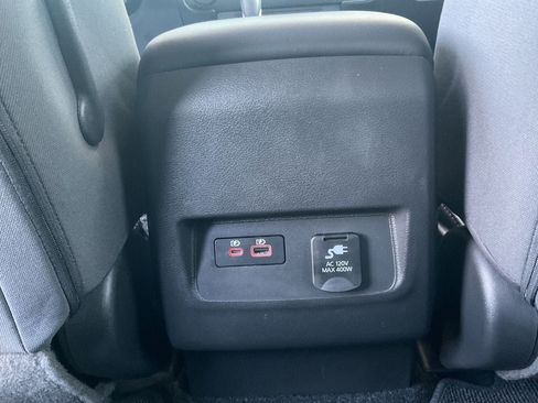 Used 2024 Nissan Frontier SV w/ Technology Package RWD image 19