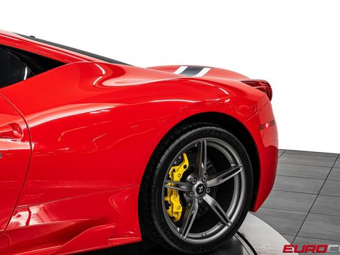Used 2015 Ferrari 458 Speciale Coupe RWD image 17