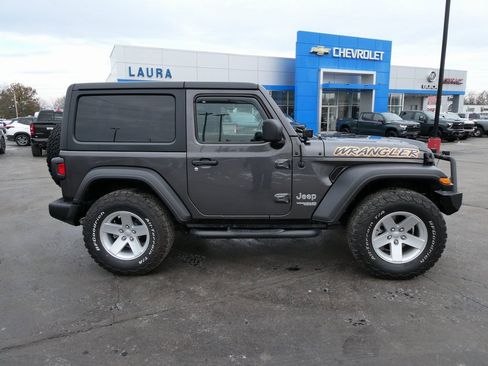 Used 2019 Jeep Wrangler Sport image 3