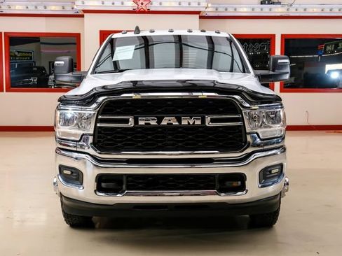 Used 2024 RAM 3500 Tradesman w/ Chrome Appearance Group AWD/4WD image 9