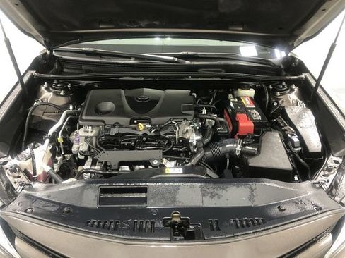 Used 2018 Toyota Camry XLE image 23
